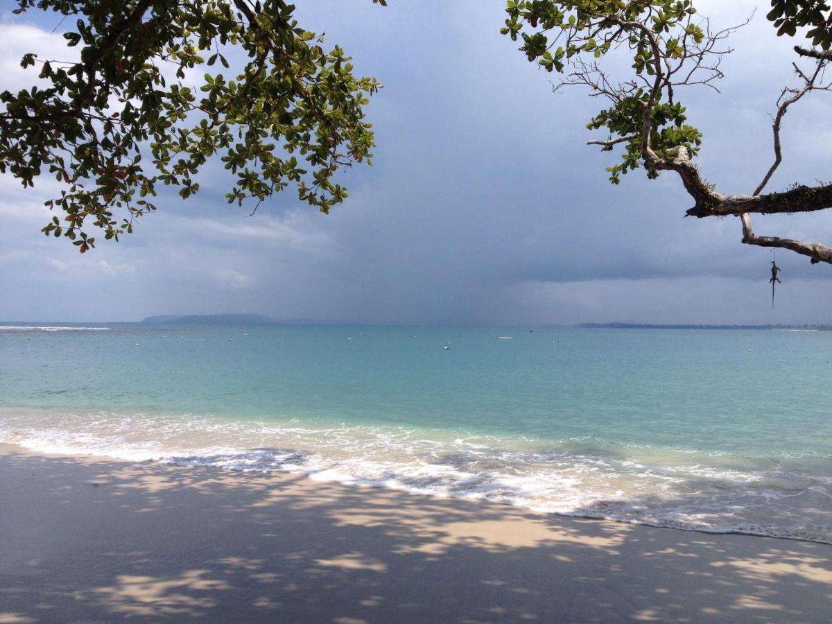 Masokut Surf Camp Siberut酒店 外观 照片